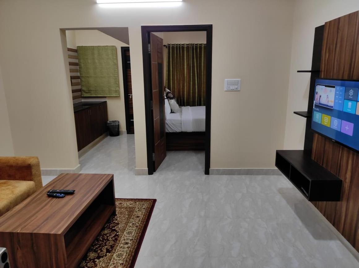 Golden Chariot 1Bhk Flat Manyata Tech Park Hotel Bangalore Exterior photo